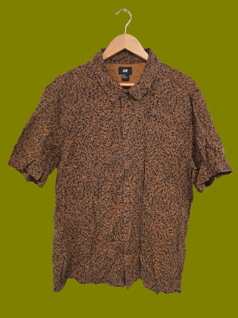 H&M Brown and Black Short-Sleeve Patterned Button-Down Shirt